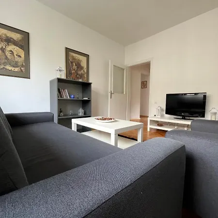 Aparthotel M - Square Private 3*